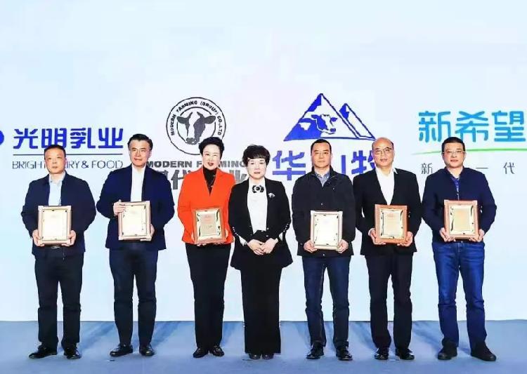 重慶日報：捷報，天友乳業(yè)榮獲2021年國家優(yōu)質(zhì)乳工程雙項大獎！